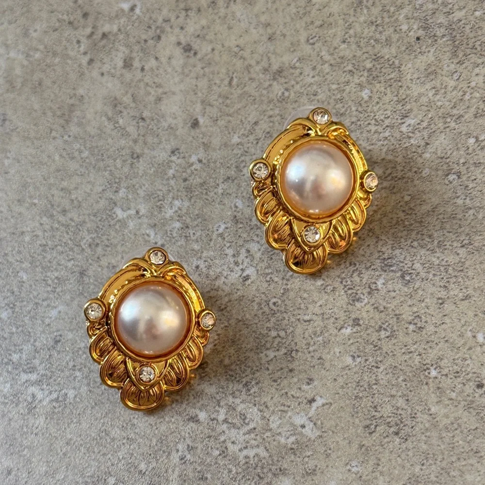 ๐4/$30 NEW Elegant Gold and Pearl Earrings - Picture 1 of 3